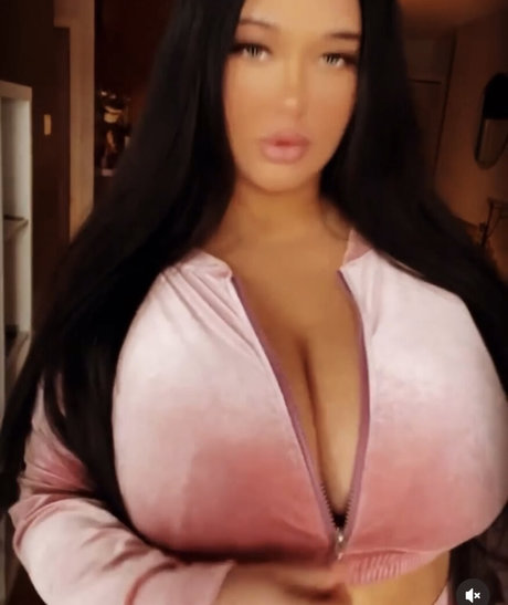 roxnour nudes actress gallery