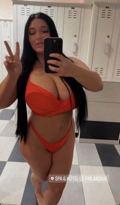 roxnour top model photos