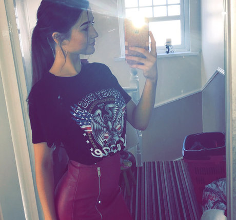 Laura Brophy model top image