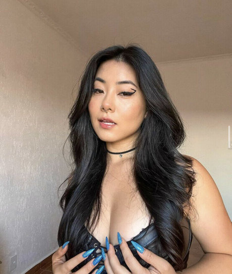 Ariel Saori sexy model image