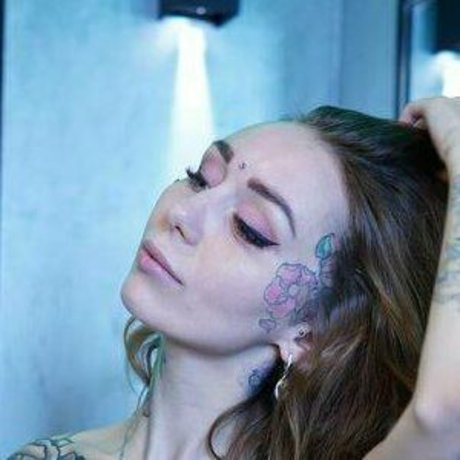 mamasuzie nude model pic