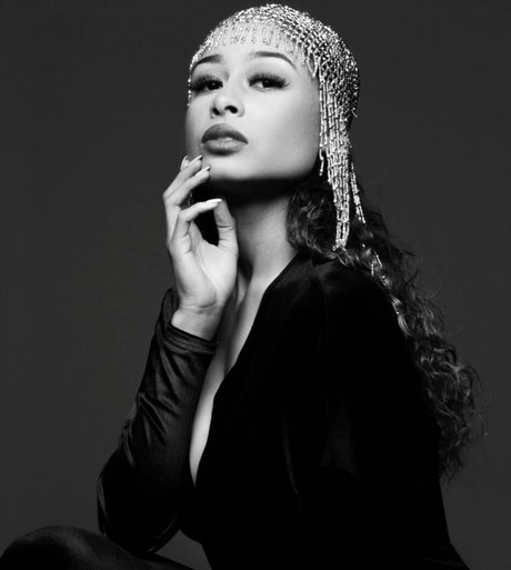 AlessiaSays model pretty archive