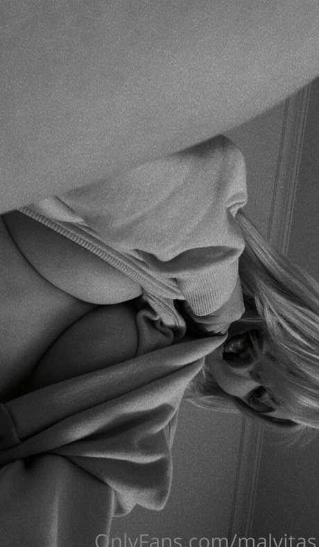 liya barbi your nudes model photo