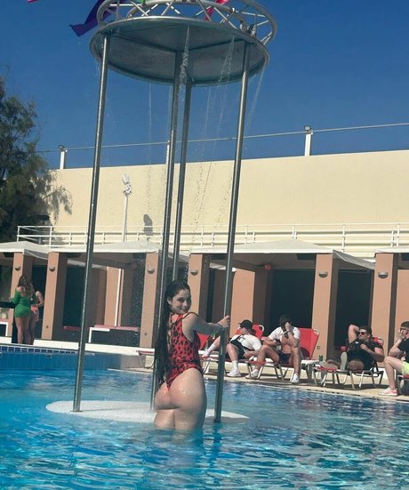 Izzy Lewis model perfect image