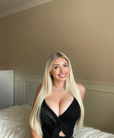 famous nude onlyfans perfect picture