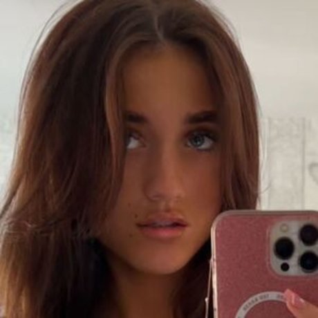 Leah Steele model high quality archive