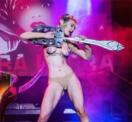 Juliette Electrique pornstar naked picture