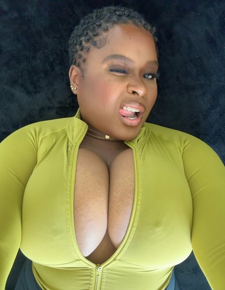 lingerieloungefree top actress photos