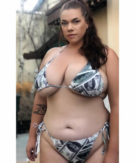 Ashleigh Dunn beautiful star images