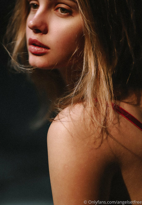 Angelsetfree model nudes picture