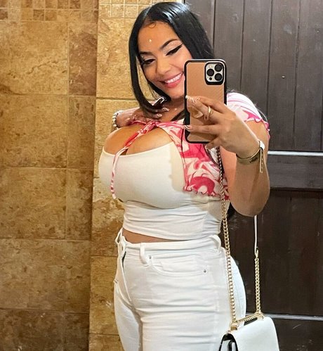 Jaki Oppai model nice pictures