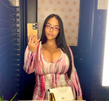 Jaki Oppai Quick photo