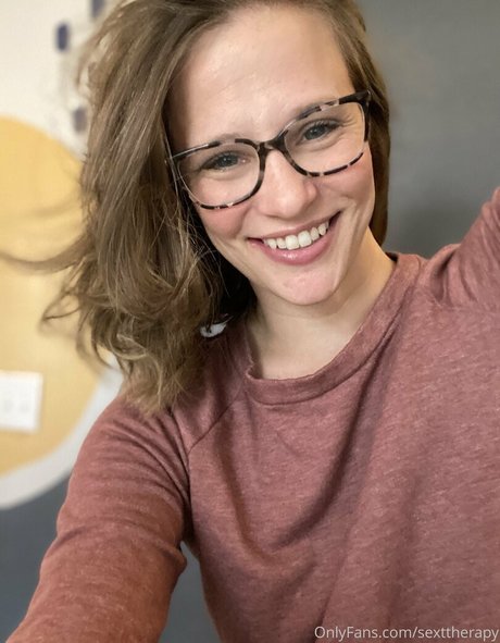 sexttherapy xxx model image