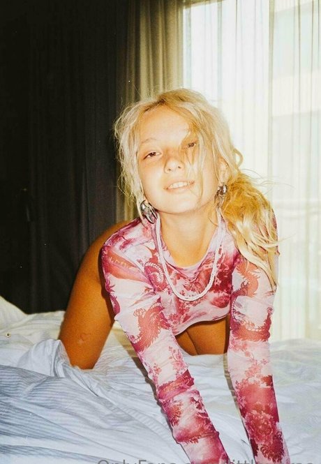 littleveraa free pornstar img