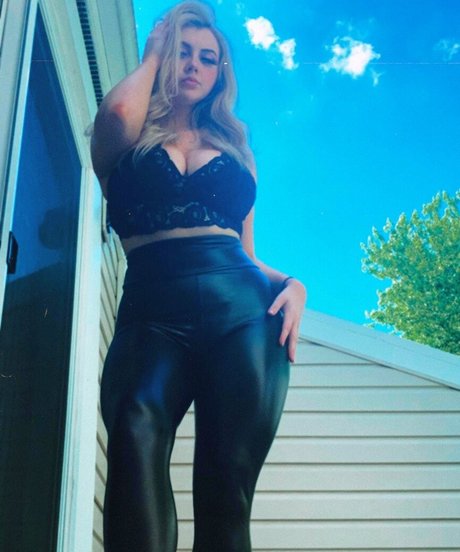 Larkan Danielle pornstar erotic img