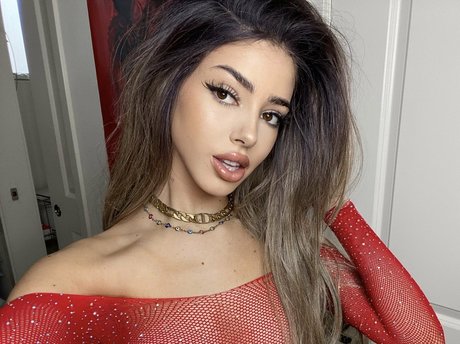 epixemily erotic model photo