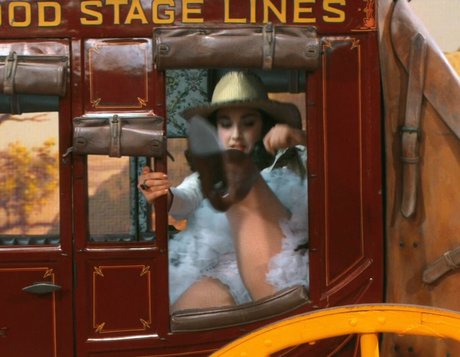 Molly Ephraim model perfect img