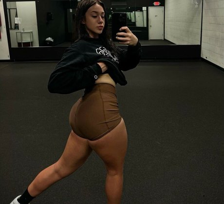 maddiemccrory art model img