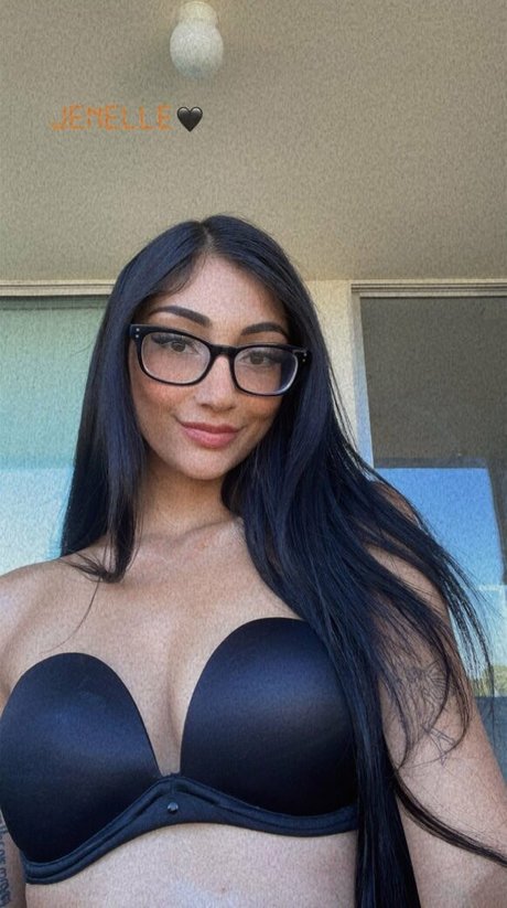 Jenelle Mathew star sexy gallery