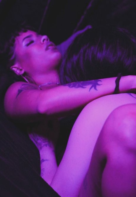 Dojagrrrl model erotic pics