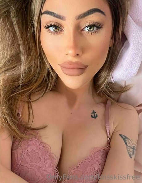 krisskissfree nudes star archive