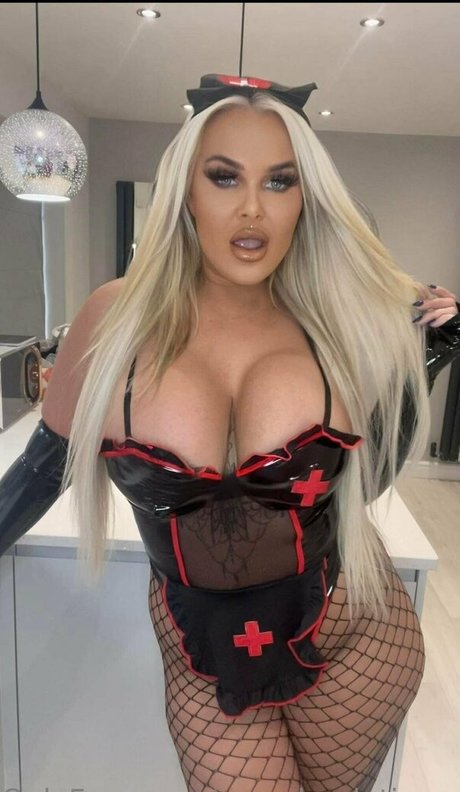 Porscheplatinum hot actress photo