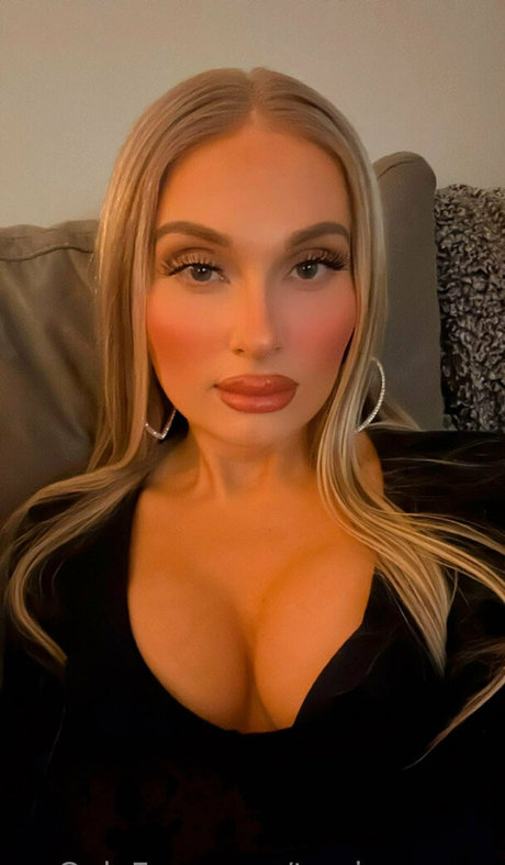 tsmissmaraa erotic model pic