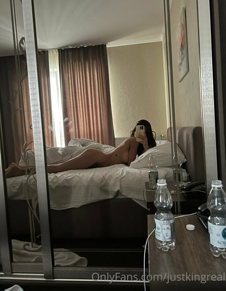 Justkingreal naked model pic