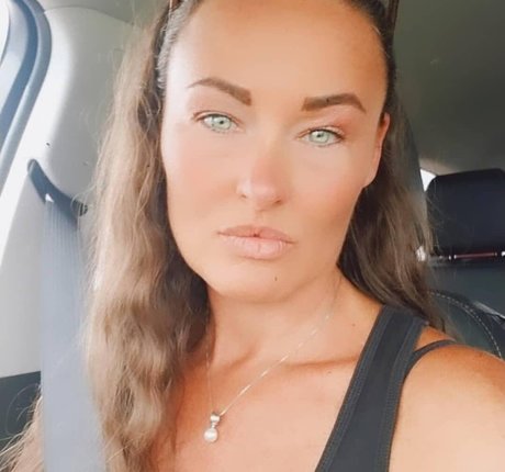 Baddie2thebone model beautiful pictures