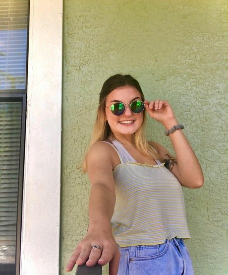 AJ Heahlke high quality actress pic