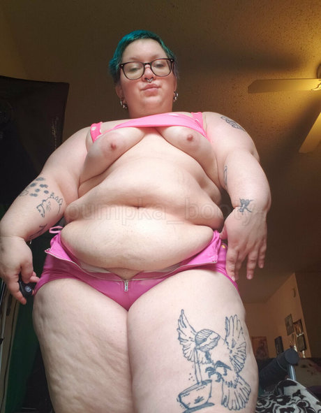 pumpka booty top actress photos