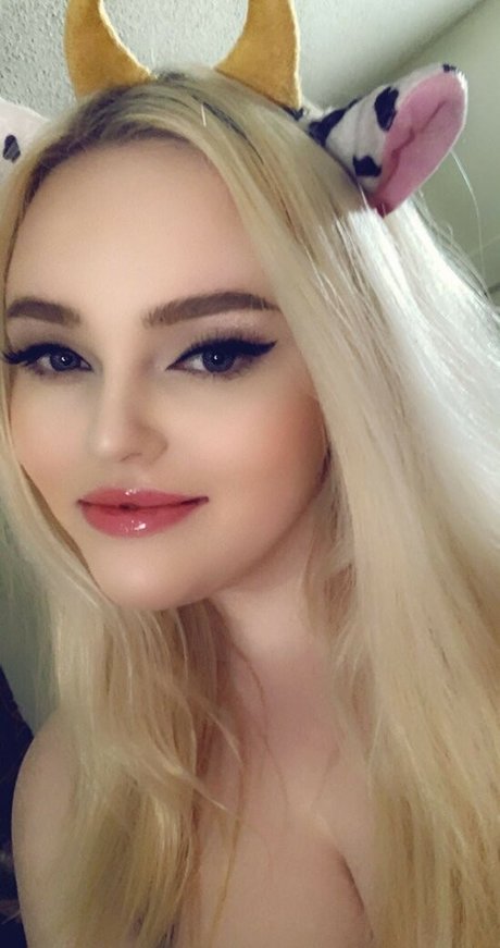 Lexy Kagamine erotic model img