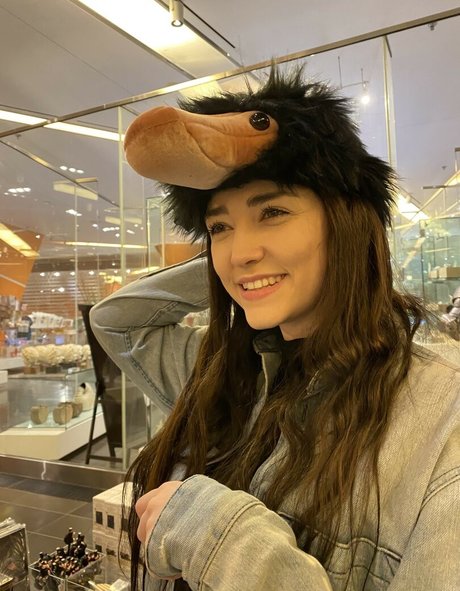 Wolfabelle perfect model picture