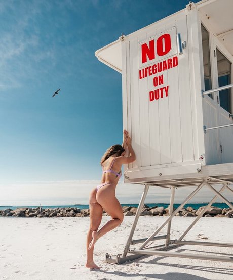 Sarah Senecal star erotic pic