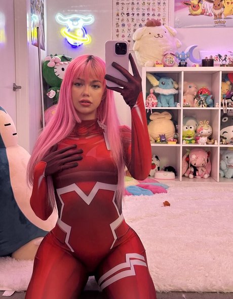 Luvstruck pretty actress gallery