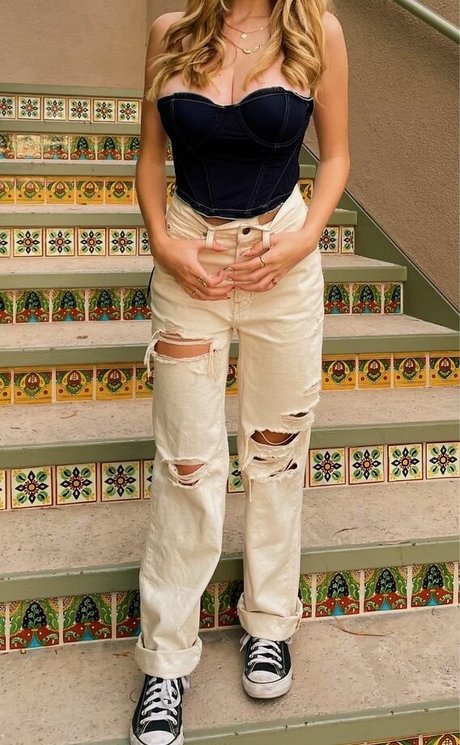 Charlotte Bregman star pornographic pics