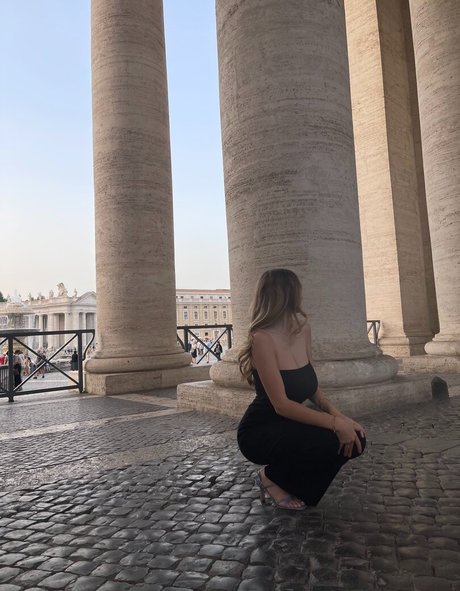 Charlotte Bregman free pornstar images