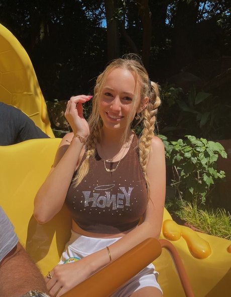 Charlotte Bregman nude actress pic