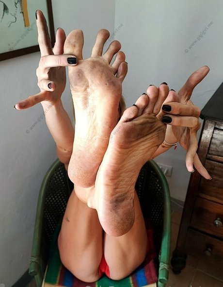 atomictoez nudes star pic