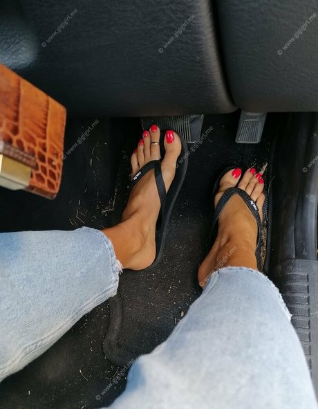 atomictoez beautiful actress image