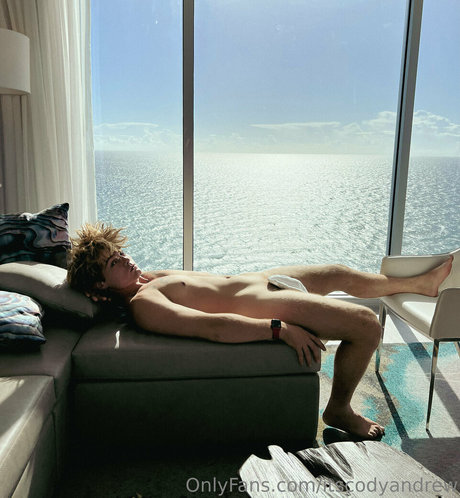 itscodyandrew pretty model pic