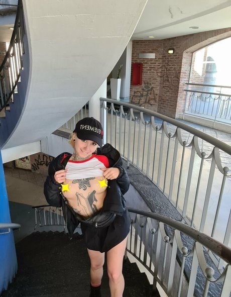 luzzchan nude model images