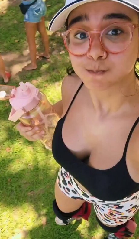 Bella Barp exclusive actress img