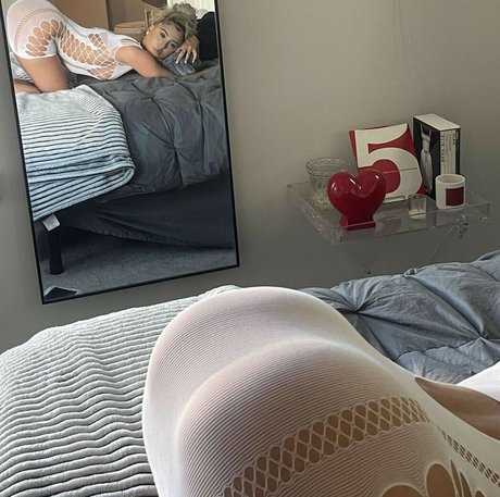 Emily Huff star nude pic