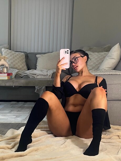 Hollyydollyy erotic star galleries