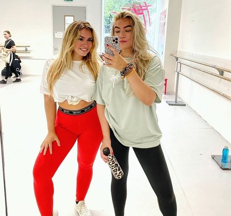 Sensi Lowe pretty pornstar photos