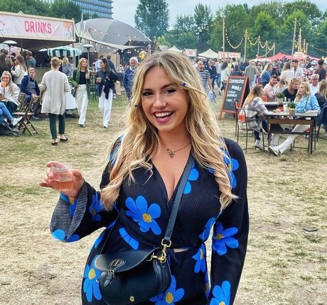 Sensi Lowe xxx actress image