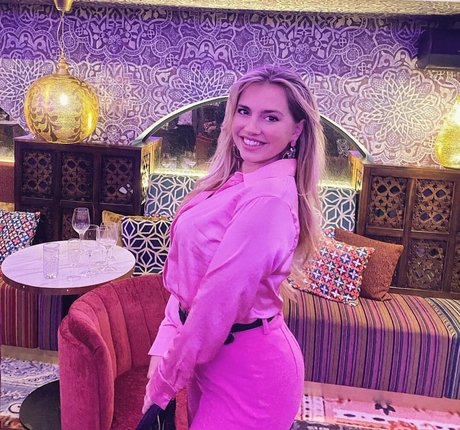 Sensi Lowe pornstar pics