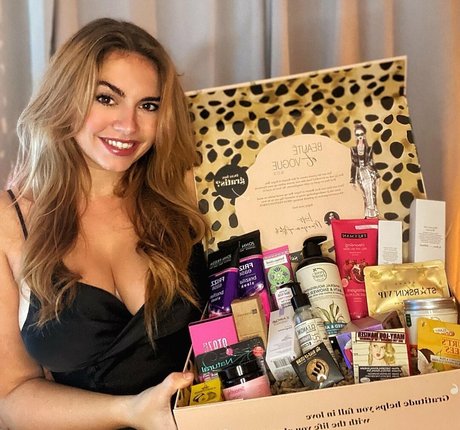 Sensi Lowe exclusive star picture