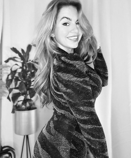 Sensi Lowe actress images